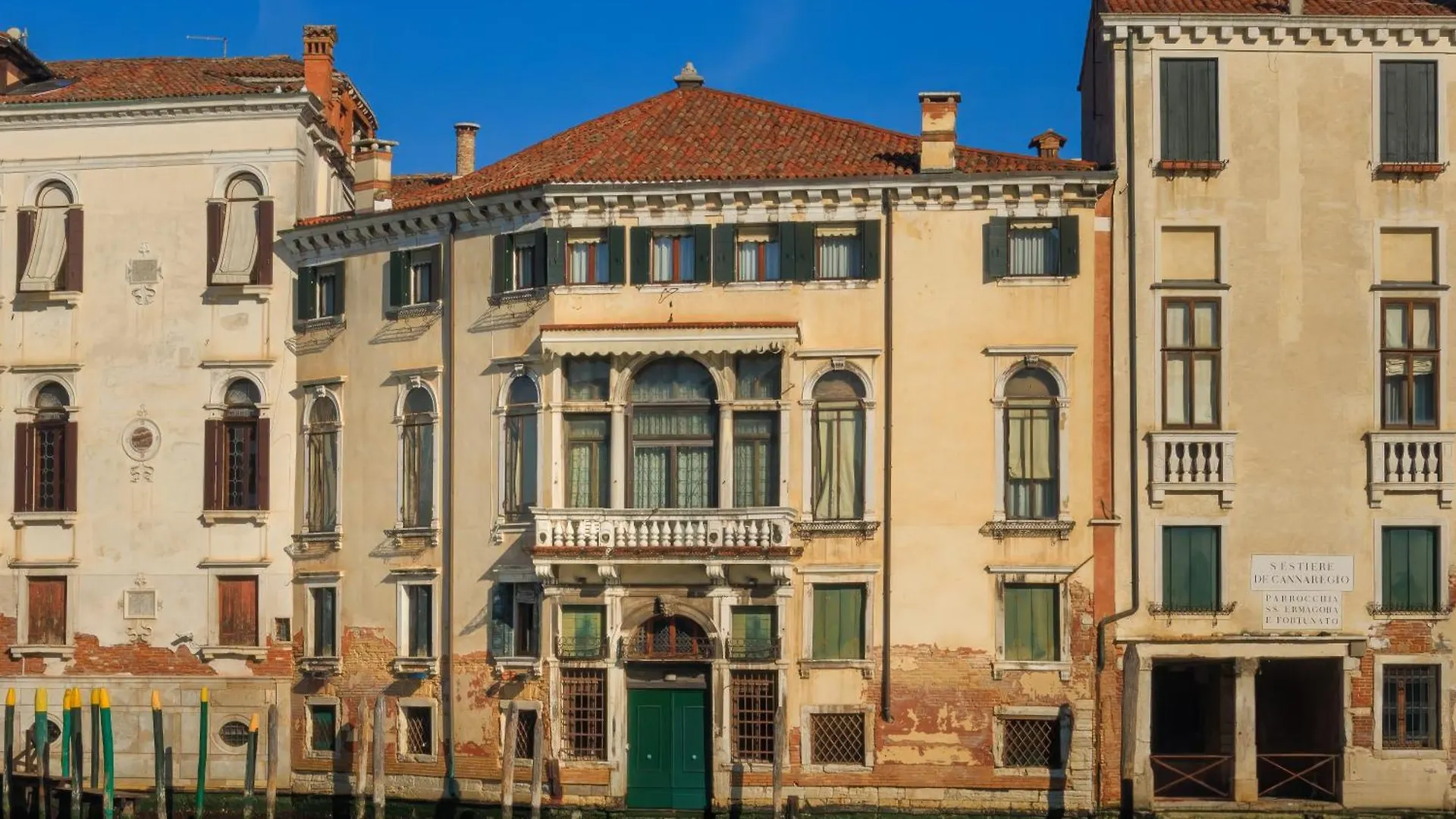 Ca\' Emo Palazzo Sul Canal Grande location